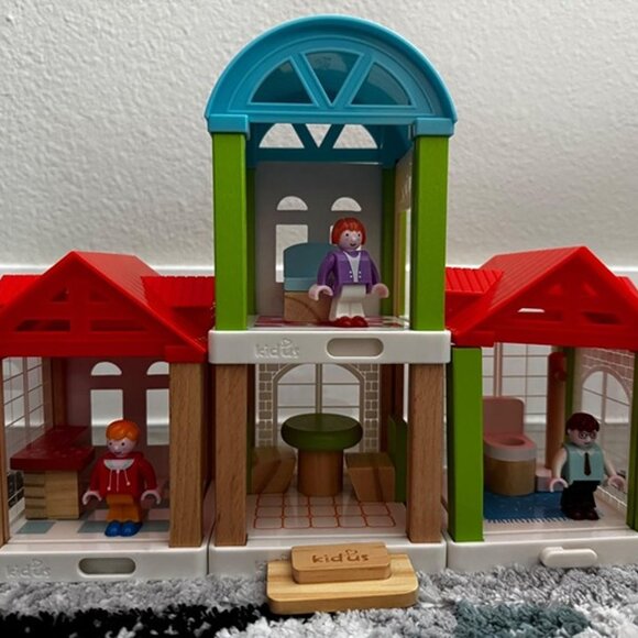 New 42-Piece Small Wooden Dollhouse Set, 4-Room Family Toy House with 4 Doll - Picture 7 of 8